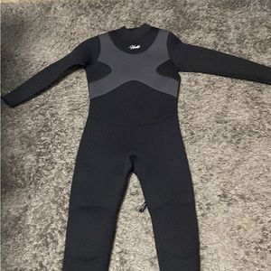 Kids wetsuit size 14